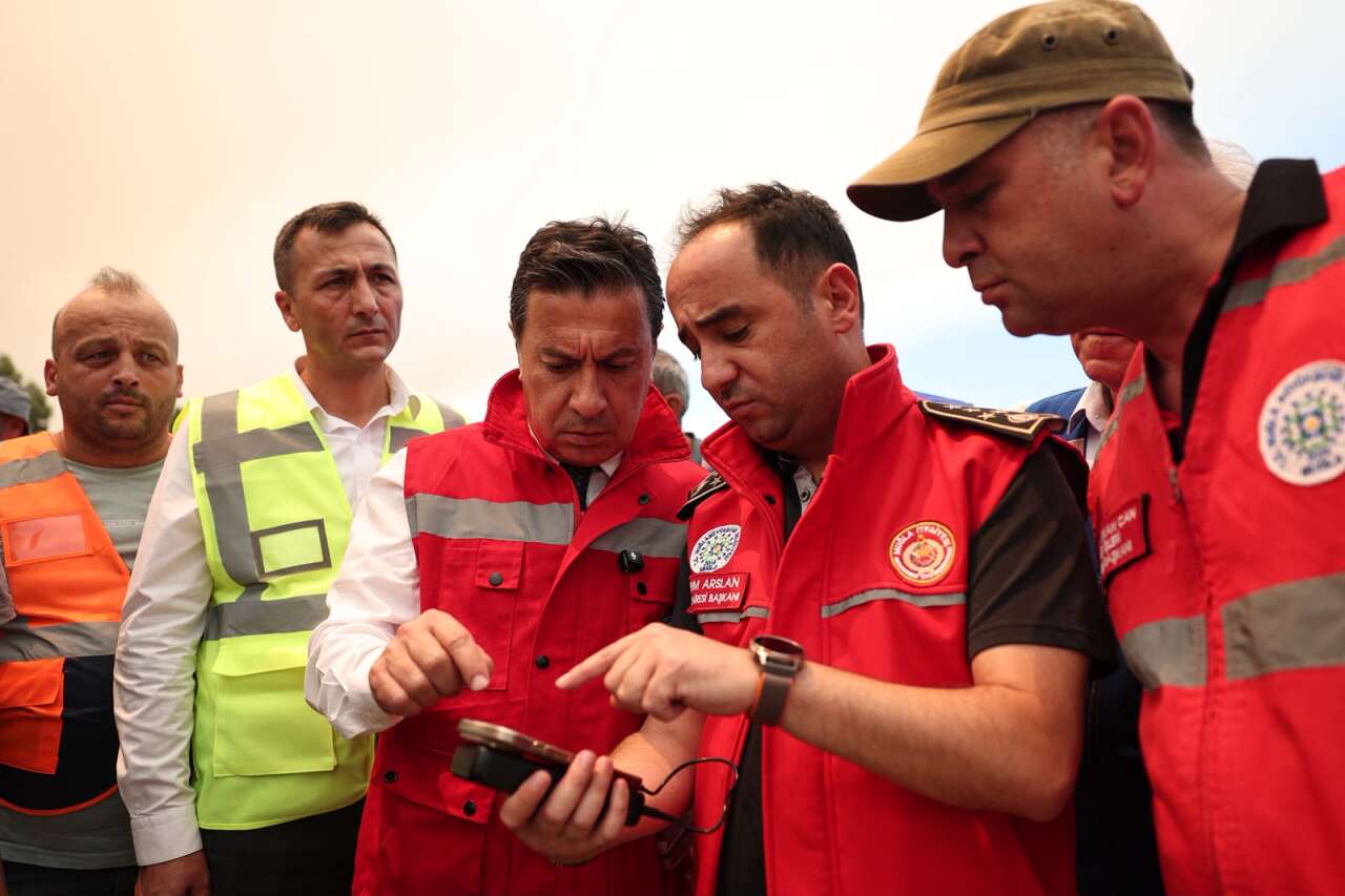 Muğla Büyükşehir Belediyesi Seydikemer Yangınında Tüm Birimleriyle Sahada 3